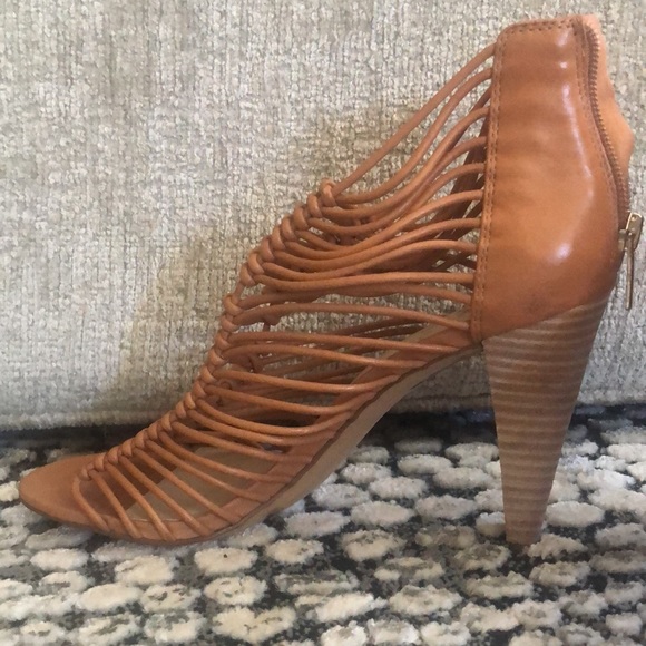 Brand new Vincent Camuto Alsandra Heels - Picture 5 of 8